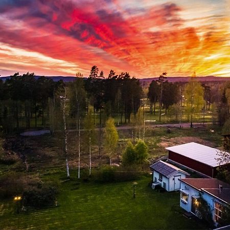 Theo & Lilis Countryside Apartment エレブルー エクステリア 写真