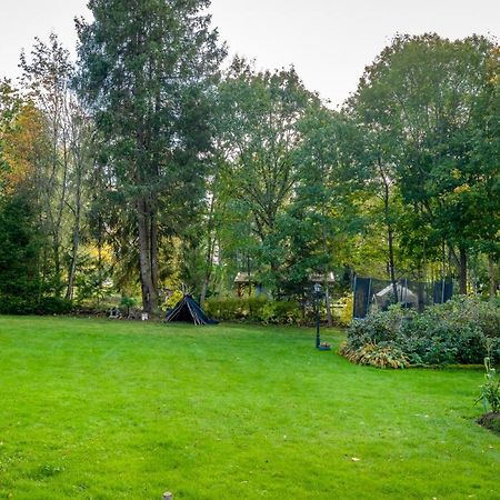Theo & Lilis Countryside Apartment エレブルー エクステリア 写真