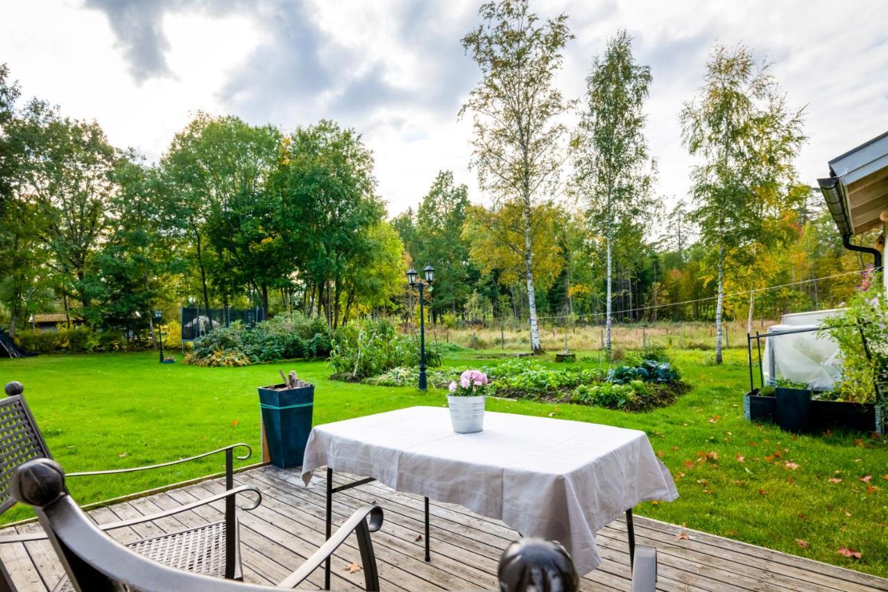Theo & Lilis Countryside Apartment エレブルー エクステリア 写真
