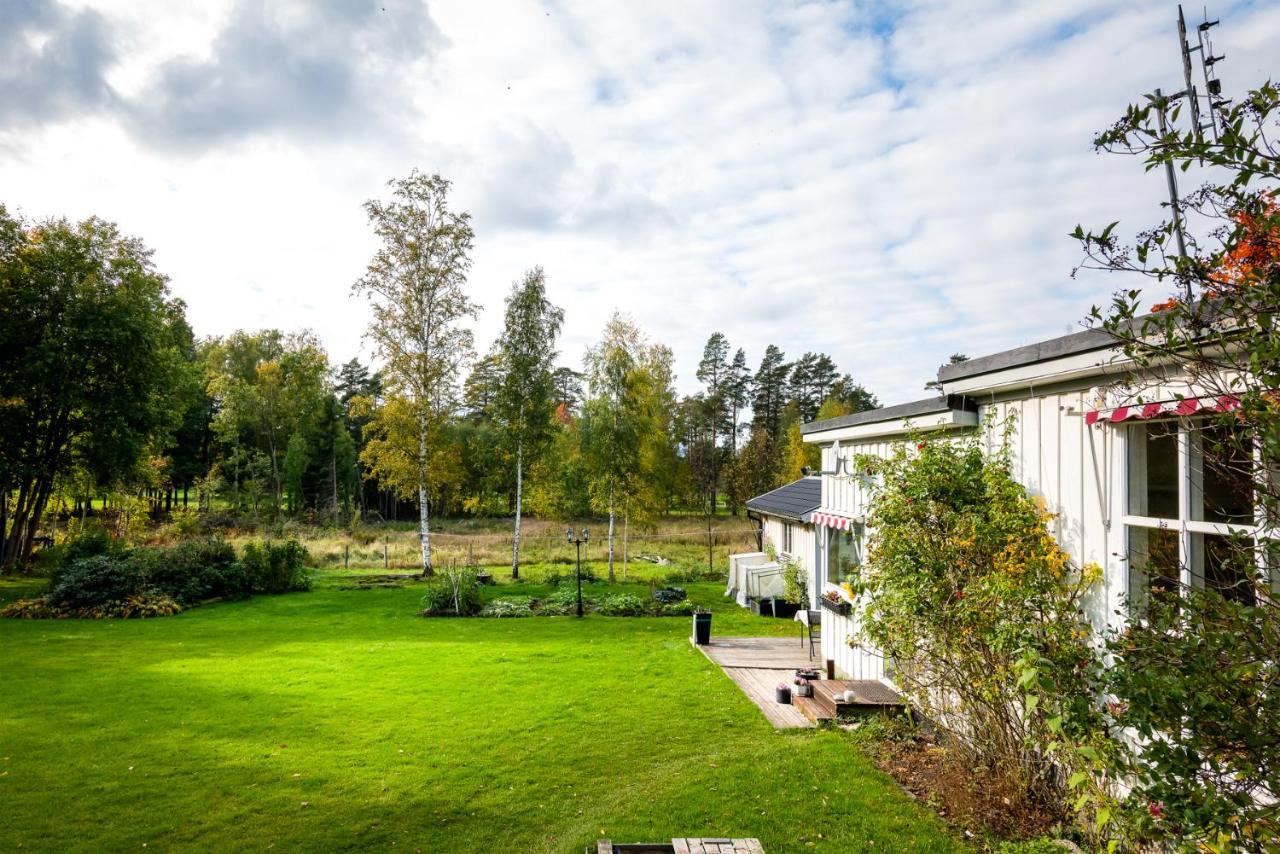 Theo & Lilis Countryside Apartment エレブルー エクステリア 写真