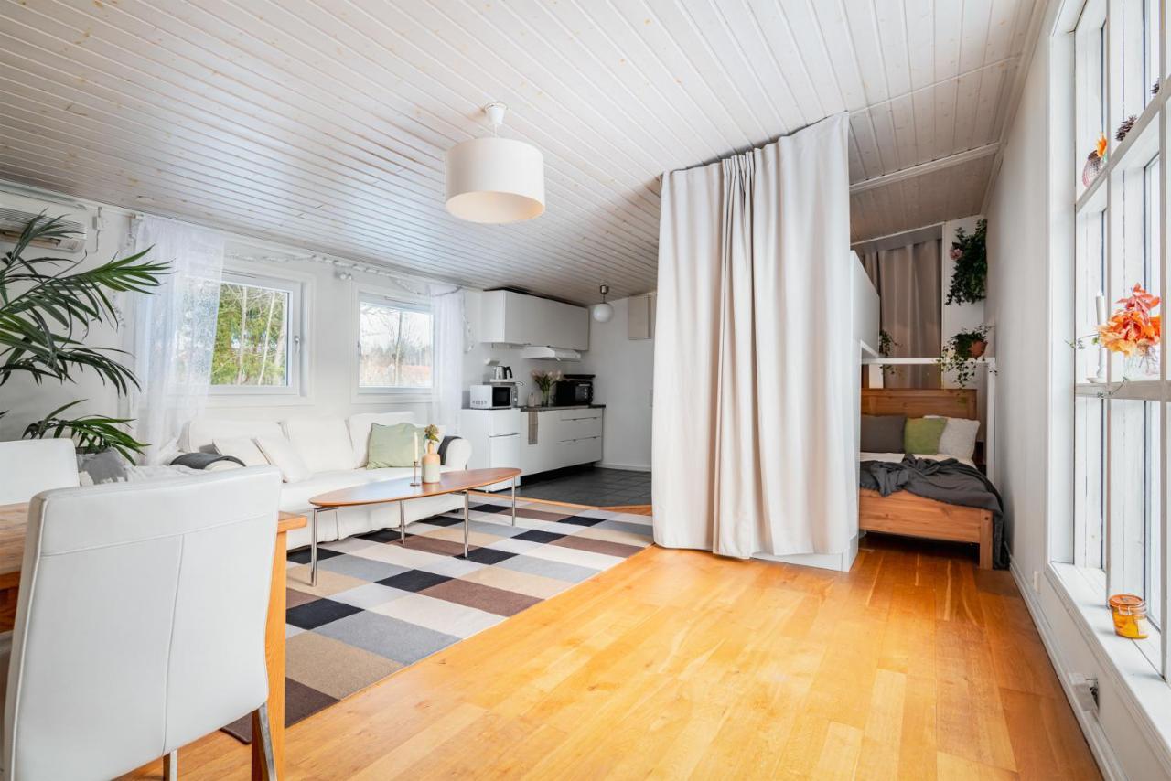 Theo & Lilis Countryside Apartment エレブルー エクステリア 写真